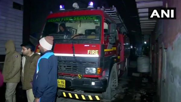 ದೆಹಲಿ: ಕಿರಾರಿ ಪ್ರದೇಶದಲ್ಲಿ ಬೆಂಕಿ ಅನಾಹುತಕ್ಕೆ 9 ಮಂದಿ ಸಾವು