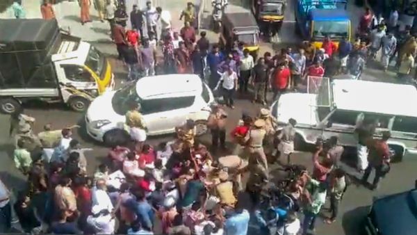 ಯಡಿಯೂರಪ್ಪ ಕಾರಿಗೆ ಅಡ್ಡಿ, ಪ್ರತಿಭಟನೆ: ಕೇರಳದಲ್ಲಿ ಐವರ ಬಂಧನ