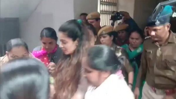 ನೆಹರೂ ಬಗ್ಗೆ ಮಾತಾಡಿದ್ದಕ್ಕೆ ಬಾಲಿವುಡ್ ನಟಿಗೆ ನ್ಯಾಯಾಂಗ ಬಂಧನ