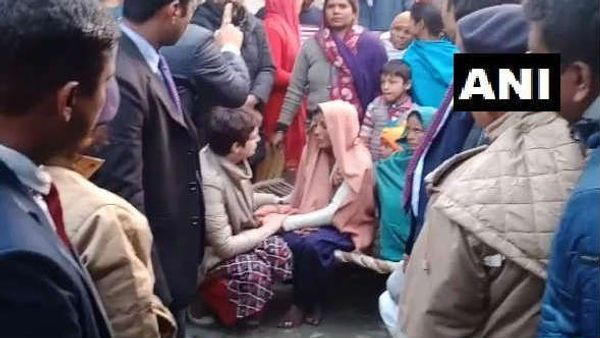 ಪೌರತ್ವ ಕಾಯ್ದೆ ವಿರೋಧಿ ಹೋರಾಟ: ಮೃತರ ಮನೆಗೆ ಪ್ರಿಯಾಂಕಾ ವಾದ್ರಾ