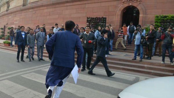 ಬುಲೆಟ್ ಟ್ರೈನ್ ವೇಗದಲ್ಲಿ ಓಡಿ ಹೋದ ಟ್ರೈನ್ ಮಿನಿಸ್ಟರ್!