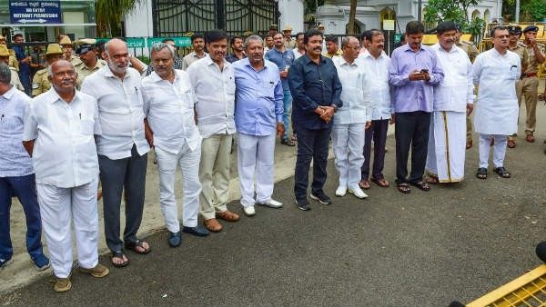 ರಾಜ್ಯ ರಾಜಕಾರಣಕ್ಕೆ ಶನಿ ಕಾಟವಂತೆ!