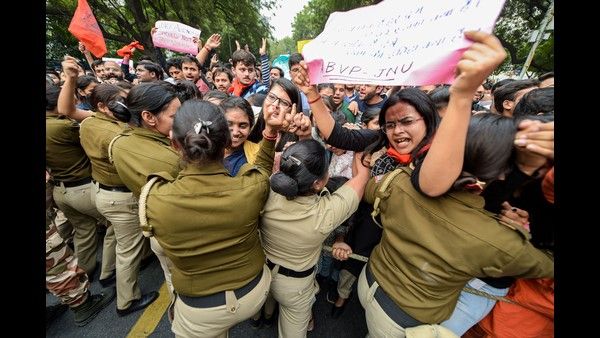 ಎಬಿವಿಪಿ ಸದಸ್ಯನಿಂದ ಹಲ್ಲೆ: ವೈರಲ್ ವಿಡಿಯೋದ ಅಸಲಿಯತ್ತು ಬಹಿರಂಗ