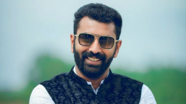 ಕರುನಾಡ ಯುವರಾಜನ ಹುಟ್ಟು ಹಬ್ಬಕ್ಕೆ ಹೆಲಿಕಾಪ್ಟರ್‌ನಲ್ಲಿ ಪುಷ್ಪವೃಷ್ಟಿ