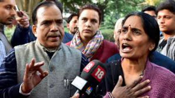 ಅಪರಾಧ ಮಾಡಿರುವುದು ಅವರು, ಶಿಕ್ಷೆ ಆಗುತ್ತಿರುವುದು ನಮಗೆ: ನಿರ್ಭಯಾ ತಾಯಿ ಆಕ್ರೋಶ