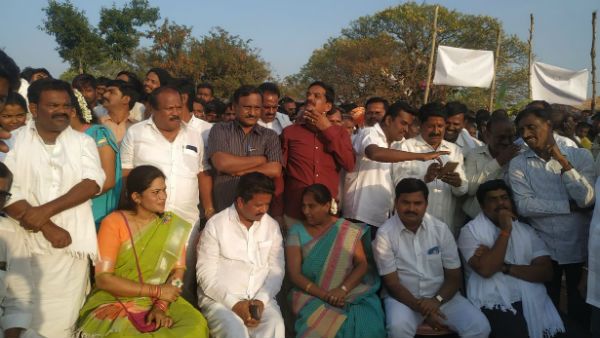 ಚಿತ್ರದುರ್ಗದಲ್ಲಿ ವೈಶಿಷ್ಟ್ಯವಾಗಿ ಜರುಗಿದ ಮುಳ್ಳಿನ ಜಾತ್ರೆ