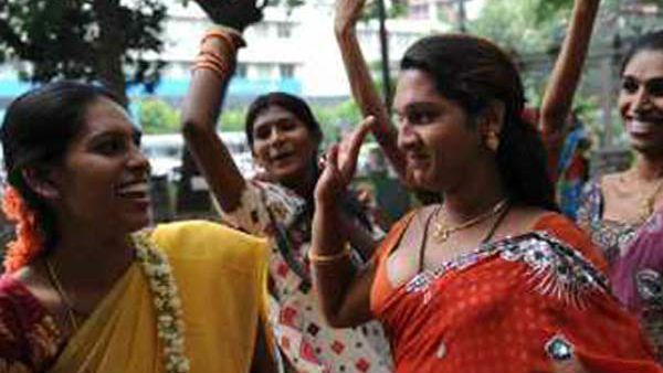 ಹೊಸ ವರ್ಷದ ಎಣ್ಣೆ ಕಿಕ್; ಮಂಗಳಮುಖಿಯರ ರಂಪಾಟ