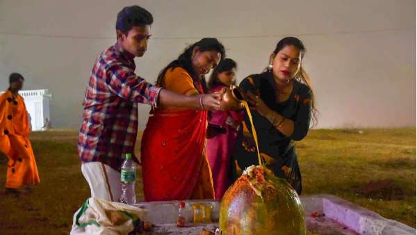 ಭಾರತದಲ್ಲಿ ಶಿವರಾತ್ರಿ ಸಂಭ್ರಮವನ್ನು ಸಾರಿ ಹೇಳುವ ಚಿತ್ರಗಳು ನಿಮಗಾಗಿ