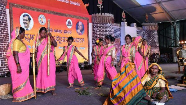 'ಮಹಿಳೆಯರು ದೇಗುಲಗಳ ಪ್ರವೇಶಕ್ಕೆ ಹಾಕುವ ಶ್ರಮ ಸಂಸತ್ ಪ್ರವೇಶಕ್ಕೆ ಹಾಕಲಿ'