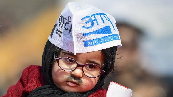 ಕೇಜ್ರಿವಾಲ್ ಪ್ರಮಾಣ ವಚನದಲ್ಲಿ ಮಿಂಚಿದ 'ಮಫ್ಲರ್ ಮ್ಯಾನ್'