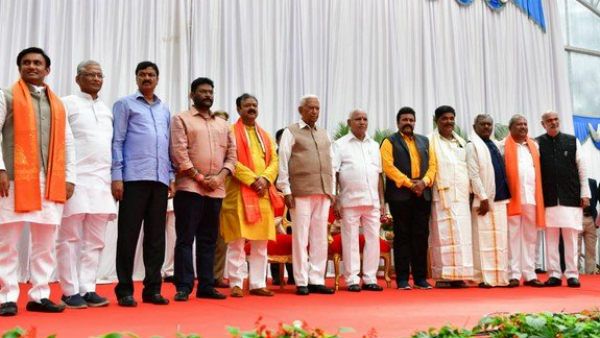 ಪ್ರಮಾಣವಚನದ ನಡುವೆ ಅಡ್ಡ ಬಂದ ಬೆಕ್ಕು; ನೂತನ ಸಚಿವರಿಗೆ ಆರಂಭದಲ್ಲೇ ವಿಘ್ನ?