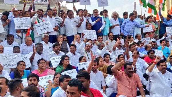 ದೊರೆಸ್ವಾಮಿ ಬಗ್ಗೆ ಅವಮಾನಕರ ಹೇಳಿಕೆ: ಯಾತ್ನಾಳ್ ವಿರುದ್ಧ ಪ್ರತಿಭಟನೆ