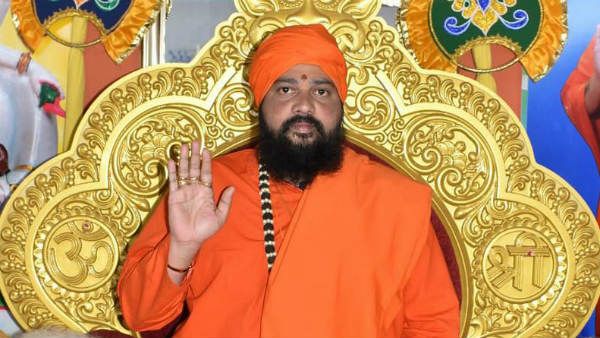 20 ವರ್ಷದ ಯುವತಿ ಜೊತೆ ದತ್ತಾತ್ರೇಯ ಅವಧೂತ ಸ್ವಾಮೀಜಿ ಪರಾರಿ?