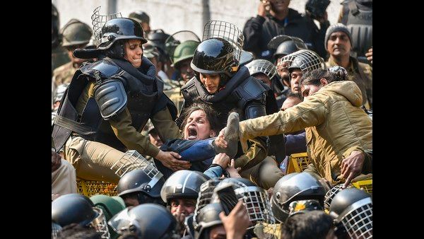 Anti-CAA Protest: ಮಹಿಳಾ ಹೋರಾಟಗಾರರ ಮೇಲೆ ಖಾಕಿ ತೋರಿತಾ ಕ್ರೌರ್ಯ?