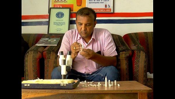 ಸೂಕ್ಷ್ಮಕಲೆಯಲ್ಲಿ ಗಿನ್ನಿಸ್ ದಾಖಲೆ; ಇದು ಕೋಲಾರದ ಪ್ರತಿಭೆಯ ಅಸಾಧಾರಣ ಕಲೆ