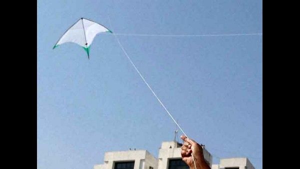 ಒಮ್ಮೊಮ್ಮೆ ಹೀಗೂ ಆಗುತ್ತೆ; ಬೈಕ್ ಹಾಗೂ ಗಾಳಿಪಟದ ನಡುವೆ ನಡೆಯಿತು ಅಪಘಾತ!