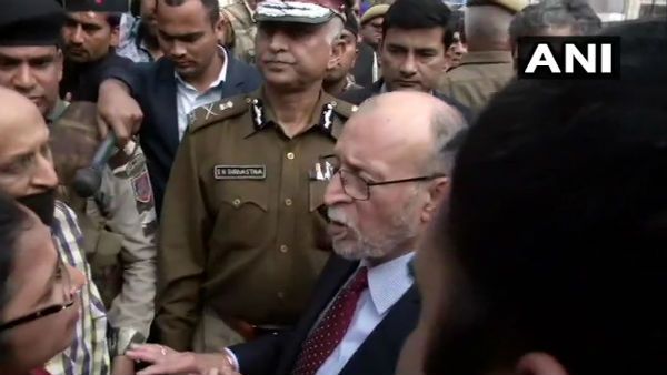 ದೆಹಲಿ ಹಿಂಸಾಚಾರ ಪೀಡಿತ ಪ್ರದೇಶಕ್ಕೆ ಲೆಫ್ಟಿನೆಂಟ್ ಗವರ್ನರ್ ಭೇಟಿ