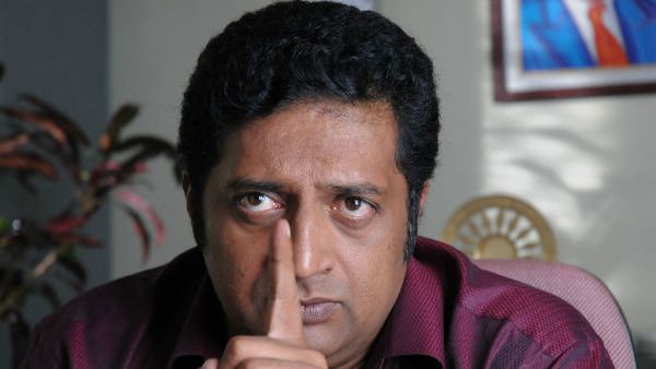 ಪೊರಕೇಲಿ ಹೊಡೆದ್ರು, ಶಾಕ್ ಹೊಡೀತಾ?: ಬಿಜೆಪಿಗೆ ಕಿಚಾಯಿಸಿದ ಪ್ರಕಾಶ್ ರೈ