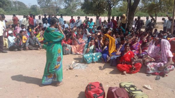 ಸಚಿವ ಶ್ರೀರಾಮುಲು ಮನೆ ಮುಂದೆ ಧರಣಿ ಎರಡನೇ ದಿನಕ್ಕೆ