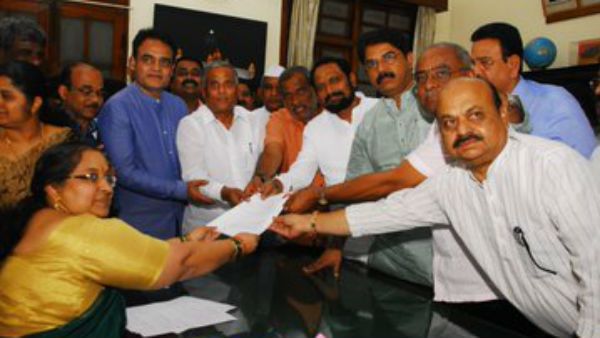 ಪರಿಷತ್ ಚುನಾವಣೆ: ಅಭ್ಯರ್ಥಿ ಹಿಂದಕ್ಕೆ, ಲಕ್ಷ್ಮಣ ಸವದಿ ಹಾದಿ ಸುಗಮ