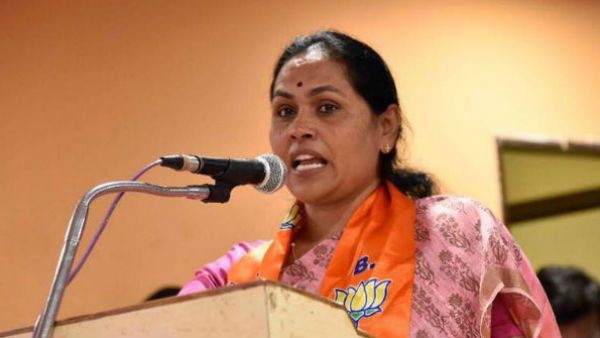 ಇಲ್ಲಿ ಅನ್ನ ತಿಂದು ಪಾಕ್ ಪರ ಘೋಷಣೆ ಕೂಗ್ತಾರೆ ಎಂದು ಗುಡುಗಿದ ಶೋಭಾ