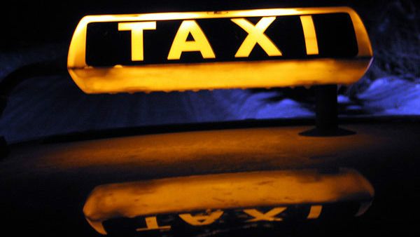 ಫೋನ್ ನಲ್ಲಿ ಮಾತಾಡಿದ್ದಕ್ಕೆ ಗ್ರಾಹಕನನ್ನು ಪೊಲೀಸರಿಗೆ ಒಪ್ಪಿಸಿದ ಉಬರ್ ಡ್ರೈವರ್!