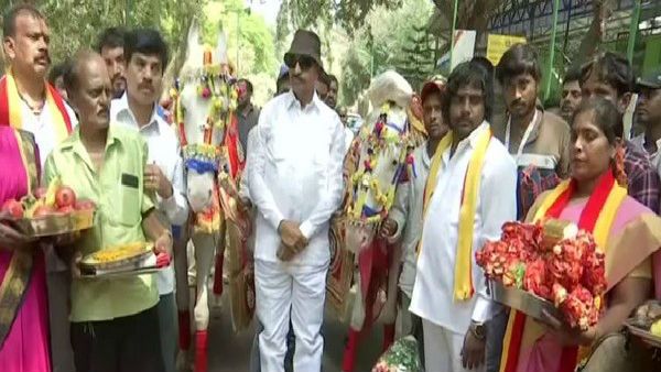 Happy Valentind's Day: ವಾಟಾಳ್ ನಾಗರಾಜ್ ಮಾಡಿಸಿದರು ಡಿಫರೆಂಟ್ ಮದುವೆ