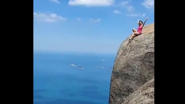 3 ಸಾವಿರ ಅಡಿ ಎತ್ತರದಲ್ಲಿ ಸಾಹಸ: ಮಹಿಳೆಯ ಹುಚ್ಚಾಟದ ವೈರಲ್ ವಿಡಿಯೋ
