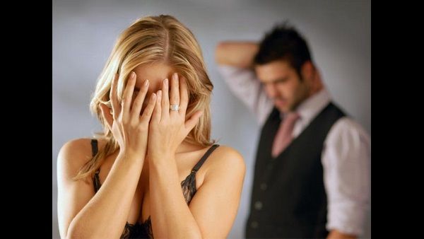 ಫಸ್ಟ್‌ನೈಟ್‌ ದಿನವೇ ಗಂಡನಿಗೆ ಬಂತು ಹೆಂಡತಿಯ ರಾಸಲೀಲೆ ವಿಡಿಯೋ!