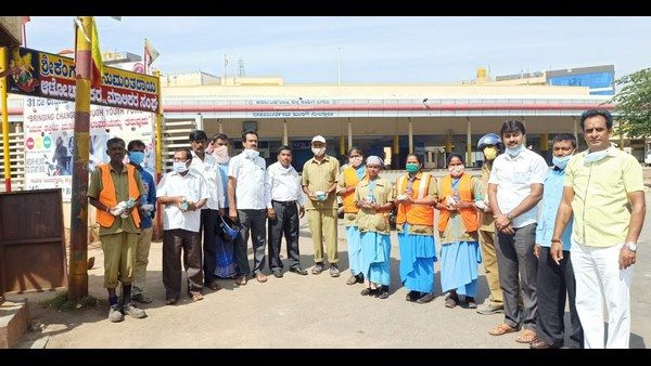 ರಾಮನಗರದಲ್ಲಿ ನಿರ್ಗತಿಕರಿಗೆ ಆಸರೆಯಾದ ಎಚ್ಡಿಕೆ ಅಭಿಮಾನಿಗಳು