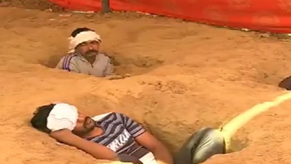 ಭೂ ಒತ್ತುವರಿ ಖಂಡಿಸಿ 21 ರೈತರಿಂದ 'ಜಮೀನು ಸಮಾಧಿ ಸತ್ಯಾಗ್ರಹ'