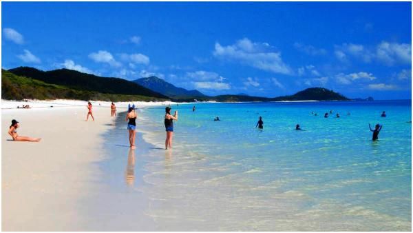 ಕೊರೊನಾ ಪತ್ತೆಯಾದರೂ, ಸಮುದ್ರದಲ್ಲಿ ಬ್ರಿಟಿಷ್ ಮಹಿಳೆ ಮೋಜು