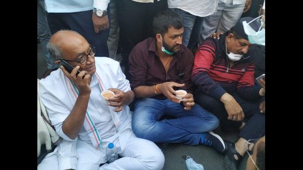 ಮಧ್ಯಪ್ರದೇಶದ ಶಾಸಕರಿರುವ ರೆಸಾರ್ಟ್‌ ಎದುರು ದಿಗ್ವಿಜಯ್ ಸಿಂಗ್ ಧರಣಿ: ಬಂಧನ