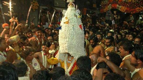 ಶಕ್ತಿದೇವತೆ ದ್ರೌಪದಿ ದೇವಿ ಕೊರೊನಾ ಓಡಿಸಿ 'ಕರಗ'ಕ್ಕೆ ದಾರಿ ಮಾಡಿಕೊಳ್ಳುತ್ತಾಳೆ