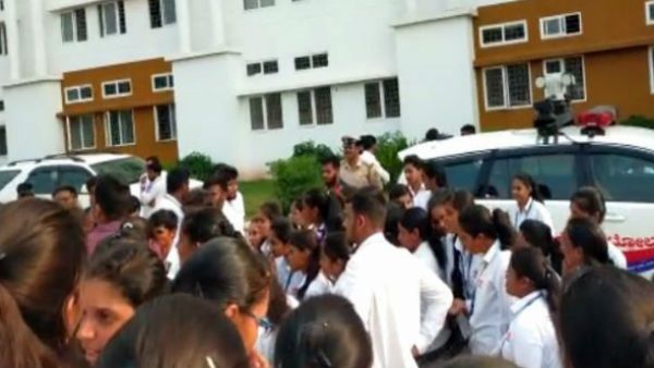 ತಾಂಡವಪುರದಲ್ಲಿ ಶಿಕ್ಷಕಿ-ವಿದ್ಯಾರ್ಥಿಗಳ ನಡುವೆ ಜಗಳ; ಕಾಲೇಜಿಗೆ ಎರಡು ದಿನ ರಜೆ