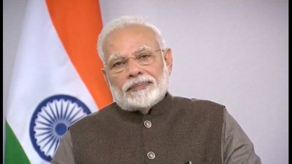 ವಿಡಿಯೋ: ವೇದಿಕೆ ಮೇಲೆ ಭಾವುಕರಾಗಿ ಕಣ್ಣೀರಿಟ್ಟ ಮೋದಿ