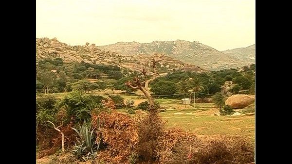 ಬರಡಾಗಿದ್ದ ಕೋಲಾರದ ಬೆಟ್ಟಕ್ಕೆ ಈಗ ರಿಯಲ್ ಎಸ್ಟೇಟ್ ಕರಿನೆರಳು