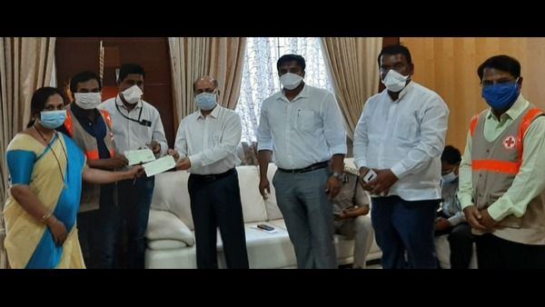 ಕಾರ್ಮಿಕರಿಗೆ ಸ್ಯಾನಿಟೈಸರ್, ಮಾಸ್ಕ್ ಖರೀದಿಗೆ ಎಂಟು ಲಕ್ಷ ಅನುದಾನ