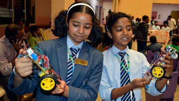 ಎಲೆಕ್ಟ್ರಾನಿಕ್‌ ಸಿಟಿಯಲ್ಲಿ ಮನರಂಜಿಸಿದ ವಿದ್ಯಾರ್ಥಿಗಳ ರೋಬೋ ಕಾರ್‌ ರೇಸ್‌