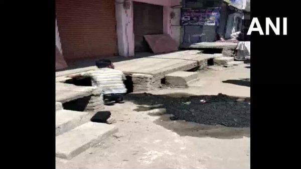 ಸಮೋಸಾ ಆರ್ಡರ್ ಮಾಡಿದ್ದಕ್ಕೆ ಚರಂಡಿ ಸ್ವಚ್ಛಗೊಳಿಸುವ ಶಿಕ್ಷೆ!