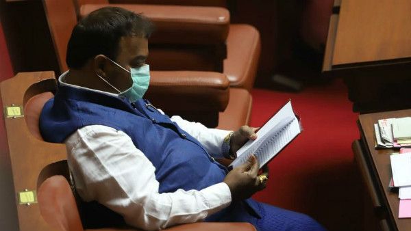 ಕೊರೊನಾ ವೈರಸ್ ಸರವಣ ಅವರಿಗೆ ಮಾತ್ರ ಬರಲ್ಲ ಎಂದ ಹೊರಟ್ಟಿ