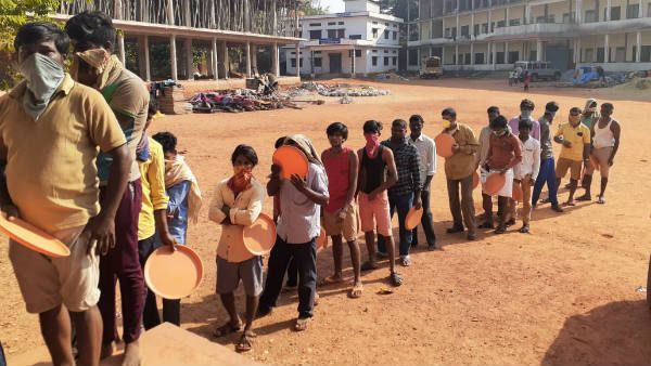 ನೂರಾರು ಕಾರ್ಮಿಕರು ಅತಂತ್ರ: ಉಡುಪಿ ಜಿಲ್ಲಾಡಳಿತದಿಂದ ಆಶ್ರಯ