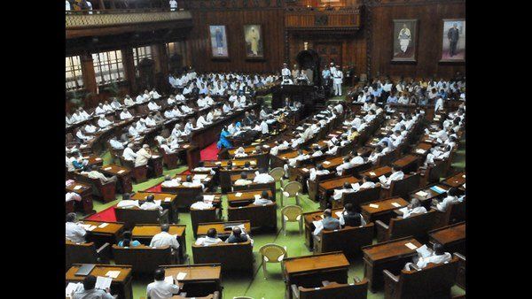 ಏಕವಚನದಲ್ಲಿ ಬೈದಾಡಿಕೊಂಡು, ಆಮೇಲೆ 'ವಿ ಆರ್ ಬ್ರದರ್ಸ್' ಅಂದ ಕಾಂಗ್ರೆಸ್, ಬಿಜೆಪಿ ಶಾಸಕರು