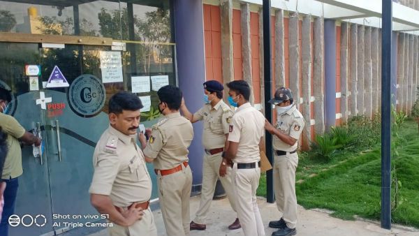 ರಾಮನಗರದಲ್ಲಿ ಹಣದಾಸೆಗೆ ಬಾರ್ ಮಾಲೀಕರಿಂದಲೇ ಮದ್ಯ ಕಳವು