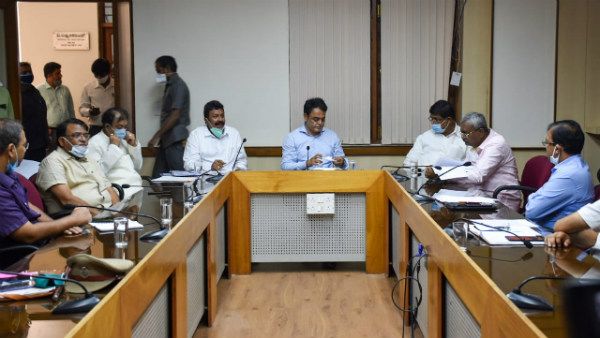 ಕೊರೊನಾ ಸಂಕಷ್ಟದಲ್ಲಿ ಕಿತ್ತಾಡಿಕೊಂಡ ಆಪರೇಶನ್ ಕಮಲಕ್ಕೆ ಒಳಗಾಗಿದ್ದ ಸಚಿವರು!