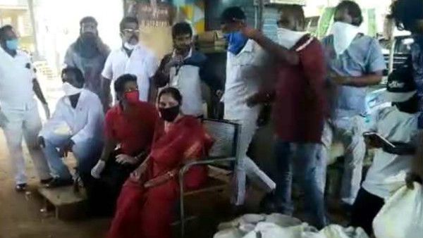 ಬಡ ಕಲಾವಿದರಿಗೆ ದಿನಸಿ ನೀಡಿದ ಹಿರಿಯ ನಟಿ ಲೀಲಾವತಿ