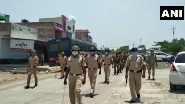 ಲಾಕ್‌ಡೌನ್‌ ಉಲ್ಲಂಘಿಸಿ ನಮಾಜ್‌, ಪೊಲೀಸರ ಮೇಲೆ ಕಲ್ಲು ತೂರಾಟ