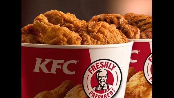 ವಿಕ್ಟೋರಿಯಾ ಆಸ್ಪತ್ರೆಯ ಆರೋಗ್ಯ ಕಾರ್ಯಕರ್ತರಿಗೆ KFC ಊಟ