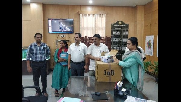 ಕೊರೊನಾ: ರಾಮನಗರ ಅಧಿಕಾರಿಯಿಂದ ವೈದ್ಯಕೀಯ ಕಿಟ್ ವಿತರಣೆ