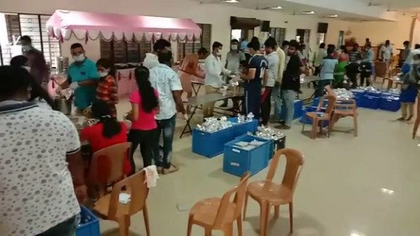 ಉಡುಪಿಯಲ್ಲಿ ವಲಸೆ ಕಾರ್ಮಿಕರಿಗೆ ಎರಡು ಹೊತ್ತು ಆಹಾರ ವ್ಯವಸ್ಥೆ